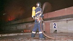 Pi obím poáru vietnamské trnice Sapa v roce 1999 museli hasii kropit halu...