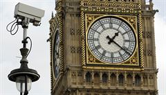 Londýnský Big Ben odbíjí v předstihu. Narušuje tím vysílání BBC