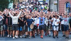 Fanouci Hajduku Split pochodují Libercem na stadion ped úvodním zápasem 4....