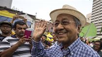 Expremir Malajsie Mahathir Mohamad se pipojil k lidem, kte demonstruj za...