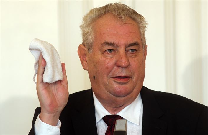 Prezident Milo� Zeman b�hem tiskové konference.