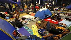 Uprchlíci ze Sýrie v budově vlakového nádraží v Budapešti. | na serveru Lidovky.cz | aktuální zprávy