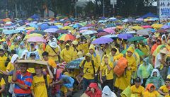 V nedli 30. srpna 2015 v Kuala Lumpur pokraovaly druhý den masové protesty...