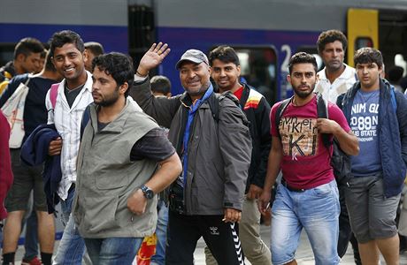 Uprchlíci práv vystoupili z vlaku v Mnichov.