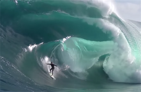 VIDEO: Do Austrálie dorazily největší vlny za sto let. A surfaři měli pré |  Ostatní sporty | Lidovky.cz