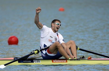 OBHJCE ZLATA. Skifa Ondej Synek na francouzskm jezee Aiguebelette znovu...