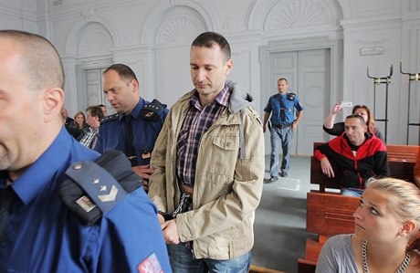 Jan Dubský dostal za polití expítelkyn kyselinou 23 let vzení.