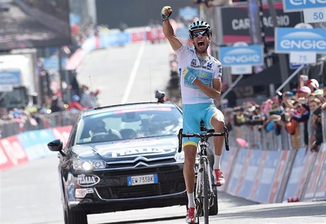 Italský cyklista Fabio Aru je v prbném vedení Vuelty.