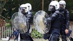 Protestující farmái házeli na belgické policisty vejce.