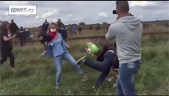 Maďarská kameramanka kopala do běženců, přišla o práci