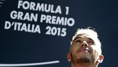 Rosbergovi shořel motor, a tak slaví Hamilton čtyřicáté vítězství kariéry