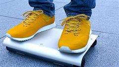 Pryč se segwayi, Japonci navrhli futuristický skateboard