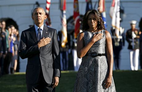 Americk prezident Barack Obama spolen s prvn dmou Michelle Obamovou uctili...