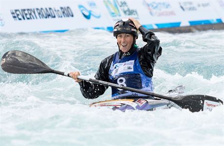 Vodní slalomáka Kateina Kudjová po dojetí do cíle na mistrovství svta.