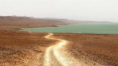 Nehostinná krajina v oblasti Turkana.