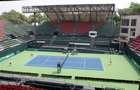 etí tenisté trénují v Indii, kde odehrají bará o udrení v Davis Cupu.