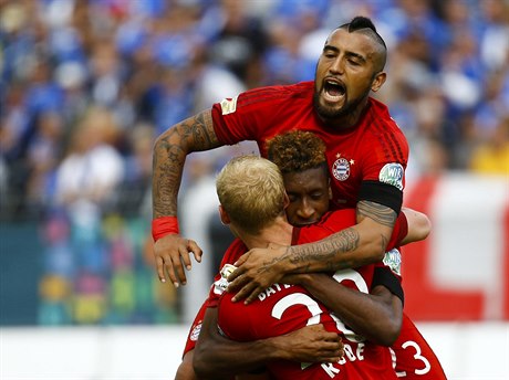 Fotbalisté Bayernu Mnichov slaví gól v utkání proti Darmstadtu.