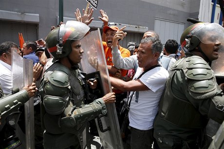 Lidé ve Venezuele podporují opoziního lídra Leopolda Lopéze.