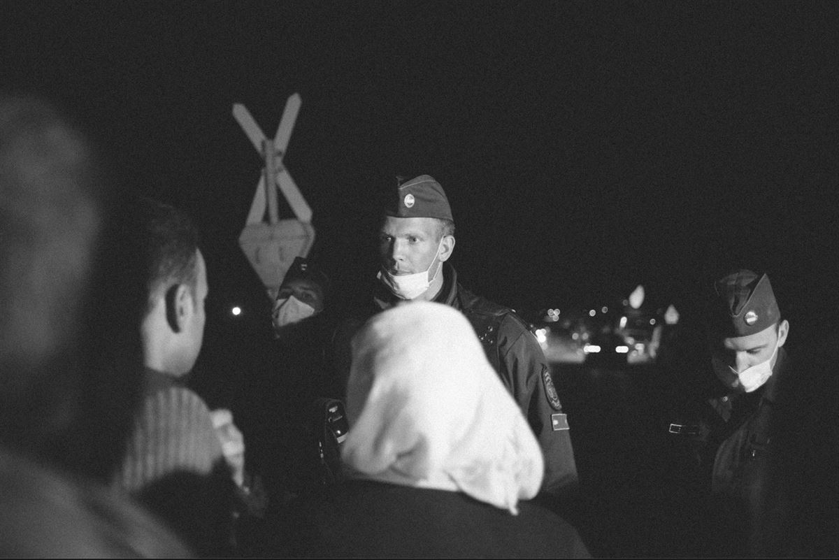 V opu�t�ní tábora b�enc�m bránila ma�arská policie. Jedinou �ancí, jak se z...