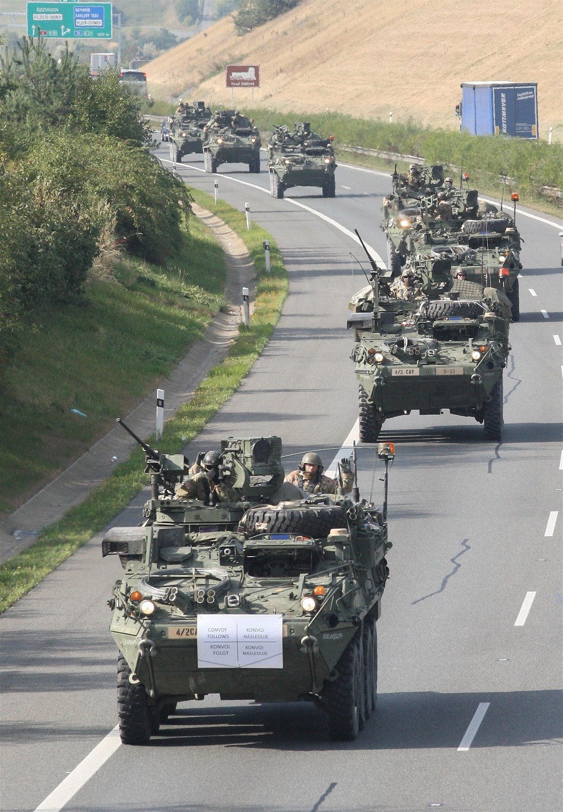 Do �eska dorazil kompletní konvoj americké armády.