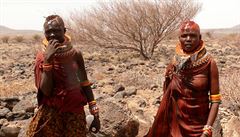 Podél jezera Turkana, v ílen nehostinné oblasti ijí kmeny Turkana