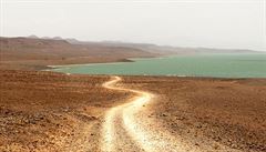 Cesta nehostinnou pustinou okolo jezera Turkana