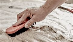 Nejprodávanjím  zboím v koenictví jsou rukavice, koeinové pívky, ály...