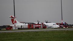 Letoun ČSA nouzově přistál v Praze kvůli kouři v kabině. Přes 40 lidí skončilo v nemocnicích