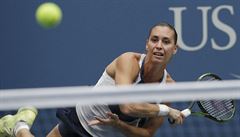 SERVIS. Flavia Pennettaová b�hem finále US Open.