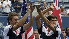 Nicolas Mahut (vlevo) a Pierre-Hugues Herbert vyhráli na US Open muskou...