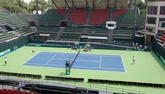 �e�tí tenisté trénují v Indii, kde odehrají bará� o udr�ení v Davis Cupu.