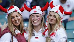 ÚSMV, PROSÍM. Anglické fanynky na tribunách stadionu Twickenham.