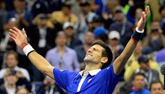 Srbský tenista Novak Djokovi slaví triumf na US Open.