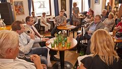 Kest knihy Operace Rath probhl v praské literární kavárn Academia. Autor...
