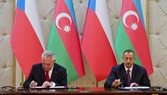 Prezident Milo Zeman (vlevo) a jeho ázerbájdánský protjek Ilham Alijev...