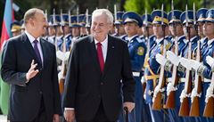 Prezident Milo Zeman (vpravo) se seel 15. záí v prezidentské rezidenci...