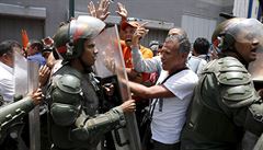 Venezuelský opoziční předák Lopéz půjde do vězení. Odsedí si skoro 14 let 