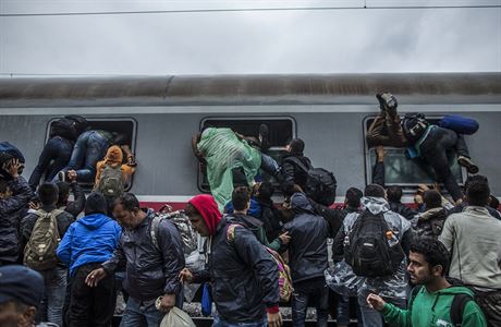 Migranti se dostávají do vlak v Chorvatsku vemi monými zpsoby.