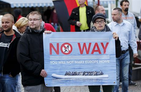 Postoj k uprchlíkům není v Německu zdaleka jednotný. Na demonstraci v Lipsku...