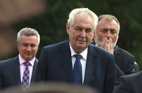 Kanclé Vratislav Myná, prezident Milo Zeman, tajemník Jaroslav Hlinovský,...