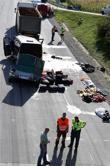 Ten zpomalil ped místem, kde jsou na D1 opravy. idi dodávky podle policie...