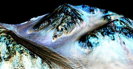 Na snímku poízeném pístrojem NASA Mars Reconnaissance Orbiter jsou vidt...