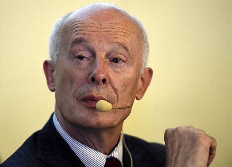 Klimatolog Hans Joachim Schellnhuber vystoupil v Praze na p�edná�ce nazvané...