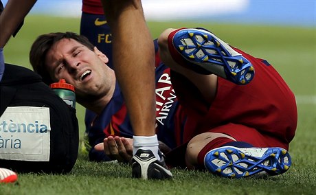 Lionel Messi v bolestech.