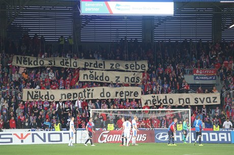 Choreo plzeských fanouk v utkání s Libercem.