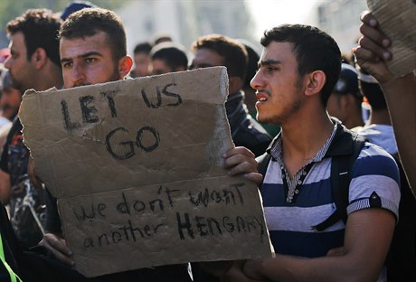 „Nechte nás projít. Nechceme další Maďarsko.“ Migranti v chorvatském pohraničí.