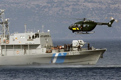 Jednotky evropské pohraniní stráe Frontex pedevírem zastavily paeráka...
