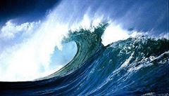 Zeptali jsme se vědců: Proč na hřebenech vln nebo ve vodě narážející do útesu vzniká pěna?