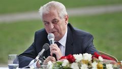 Zeman ignoruje zkon. Velvyslance odvolv prezident, nikdo jin, ekl