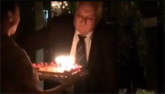 Prezident Milo Zeman slaví narozeniny v ruské restauraci uprosted New Yorku.